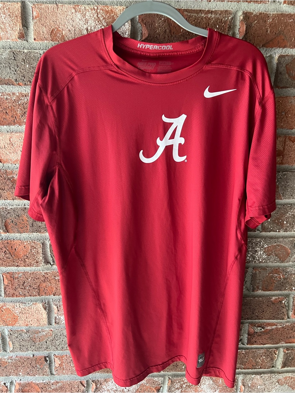 Crimson Tide Sideline Pro Combat
Hypercool 3.0 Performance
Shirt. Size X-Large